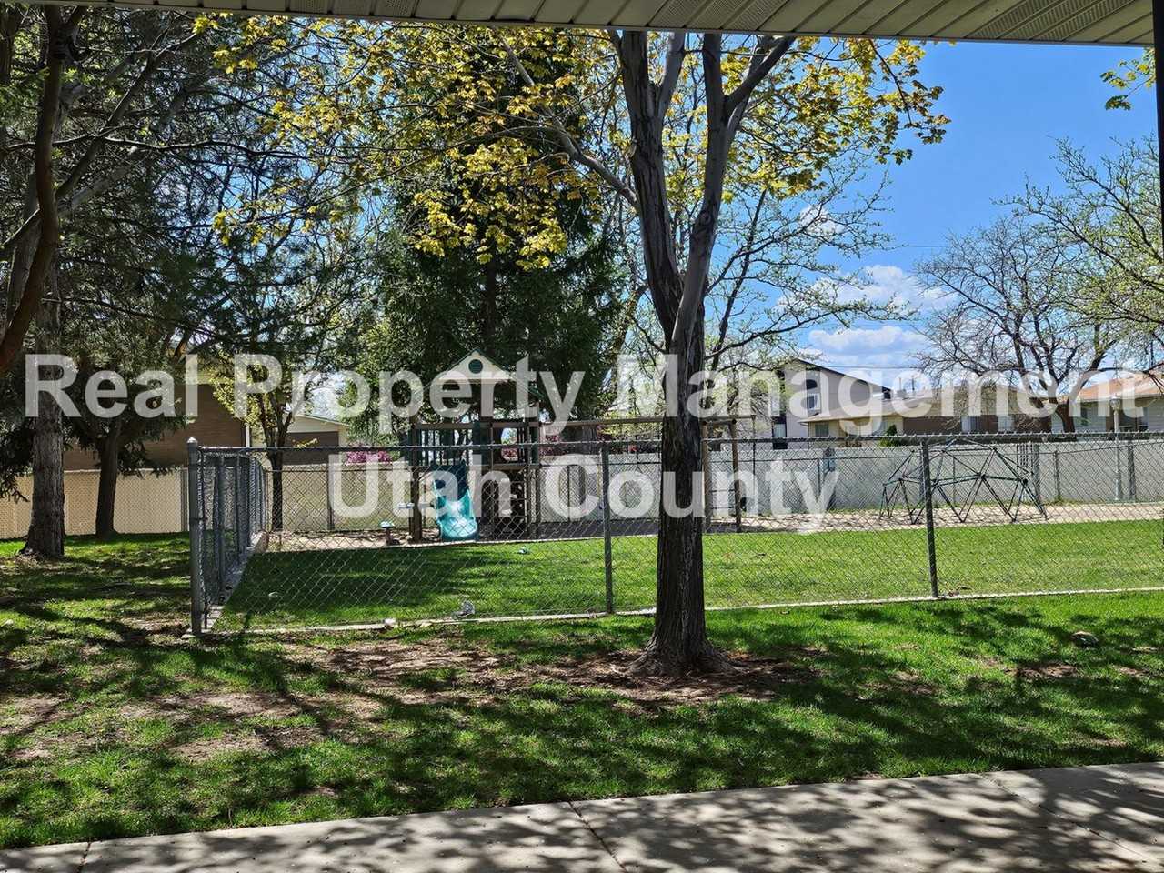 42 W 680 N - Photo 4 of 26