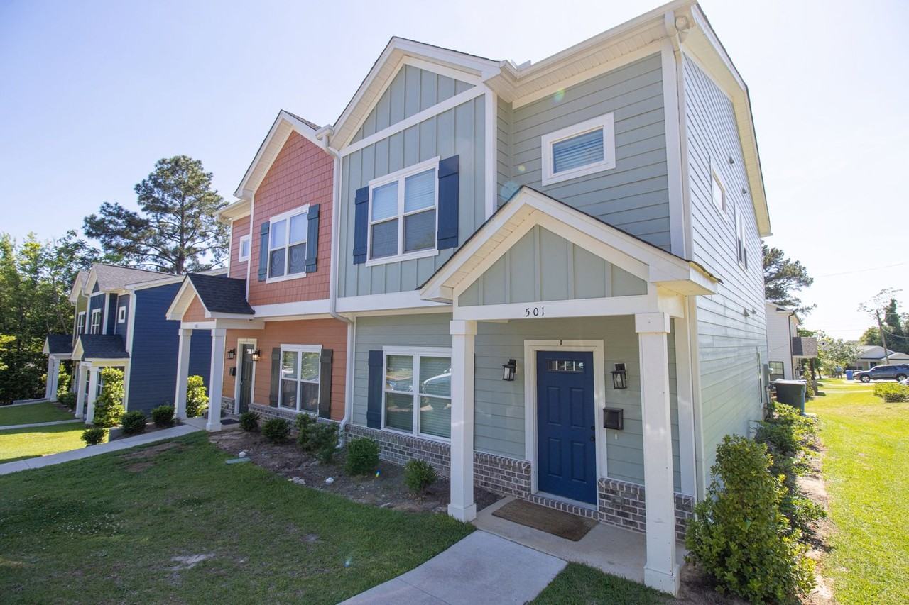 501 S Saluda Ave - Photo 2 of 13