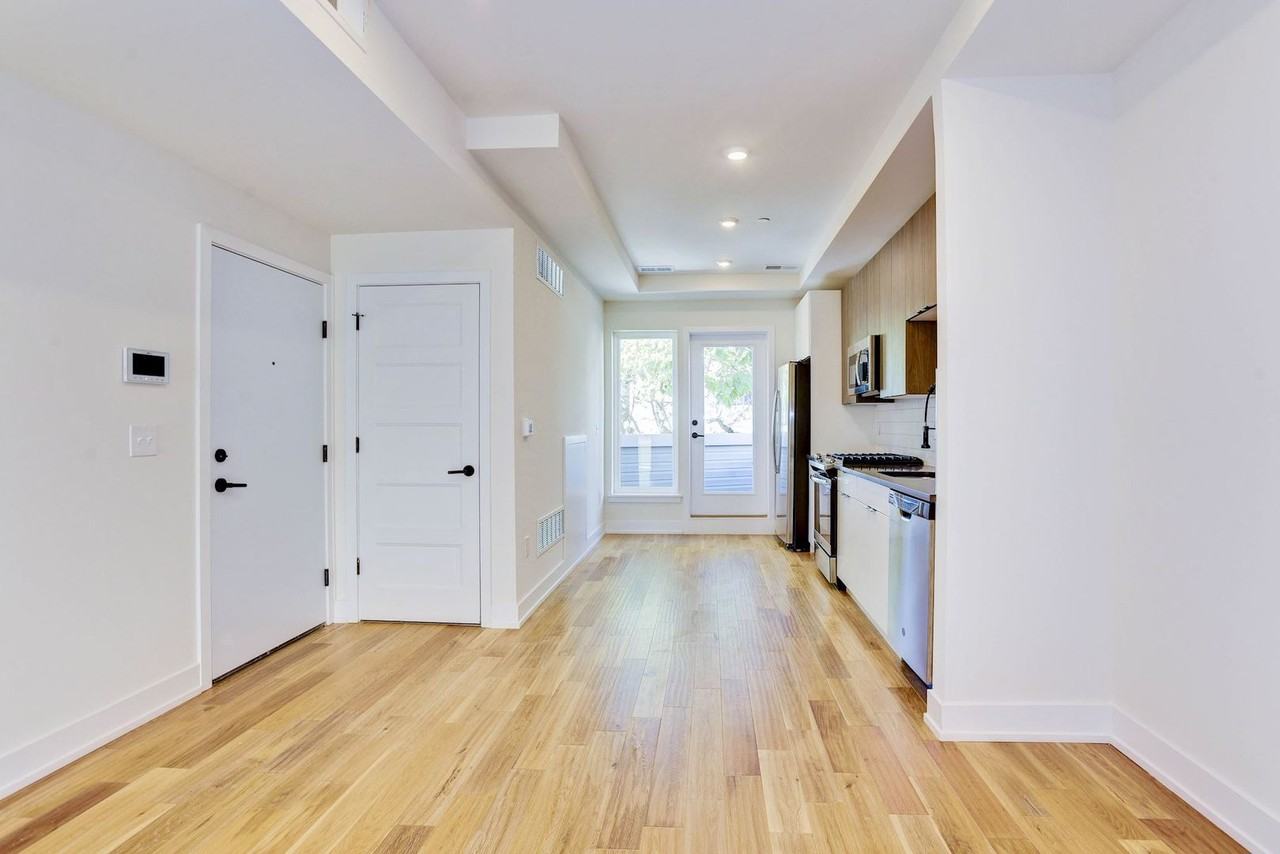 2010 Amber St - Photo 2 of 10