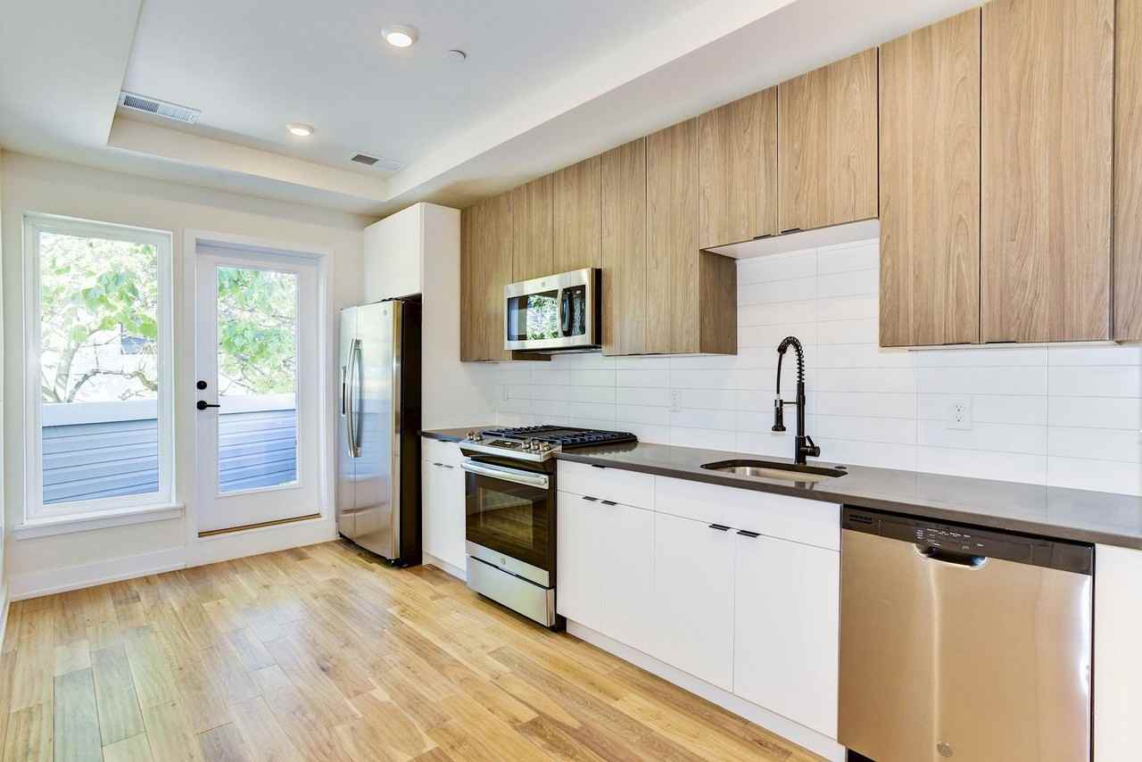 2010 Amber St - Photo 3 of 10