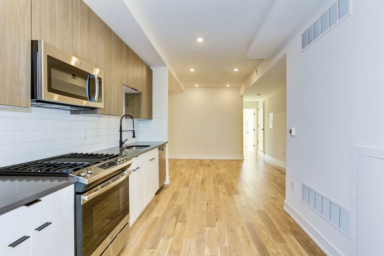 2010 Amber St - Photo 4 of 10