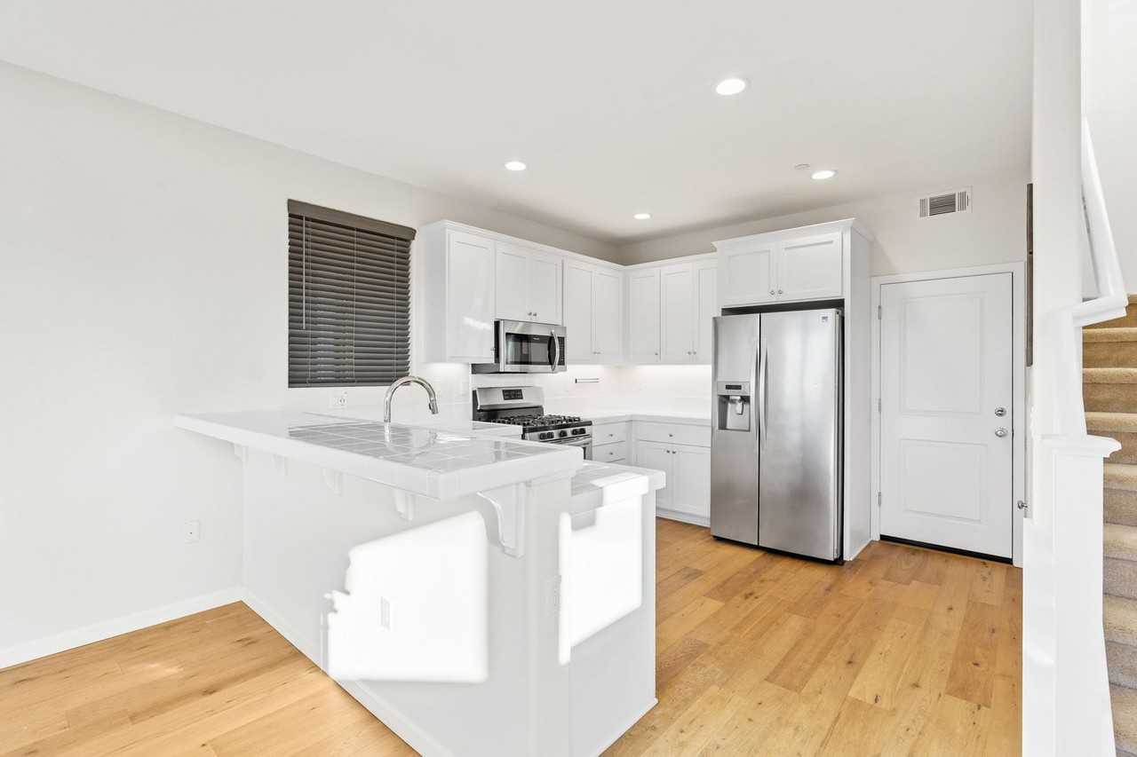 2594 1st St #D - Photo 4 of 34