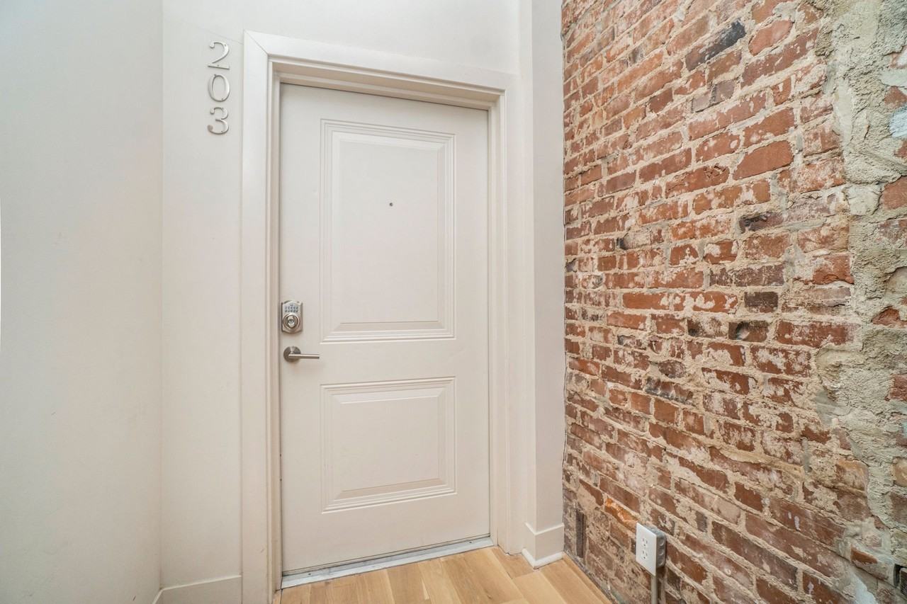 435 Westport Rd - Photo 5 of 50