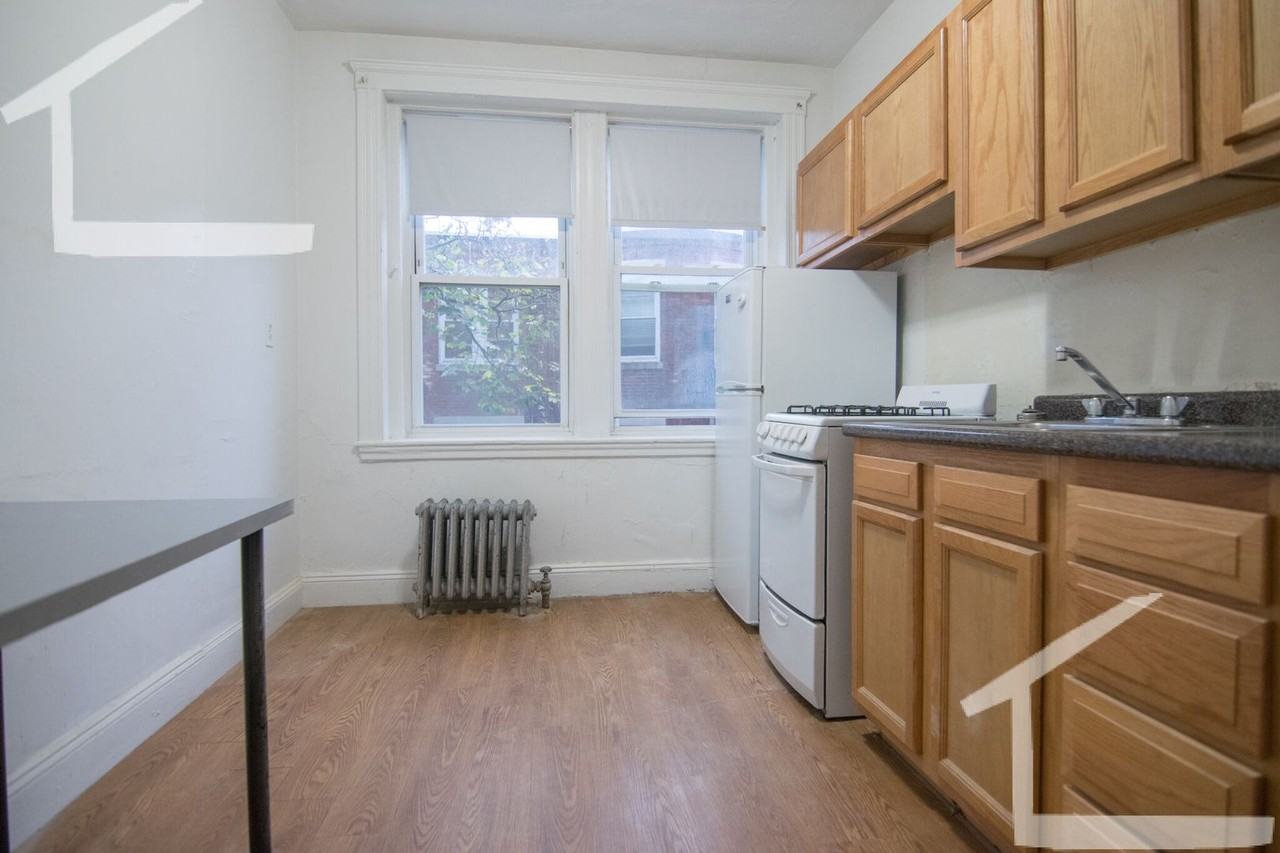 1683 Commonwealth Ave - Photo 2 of 9