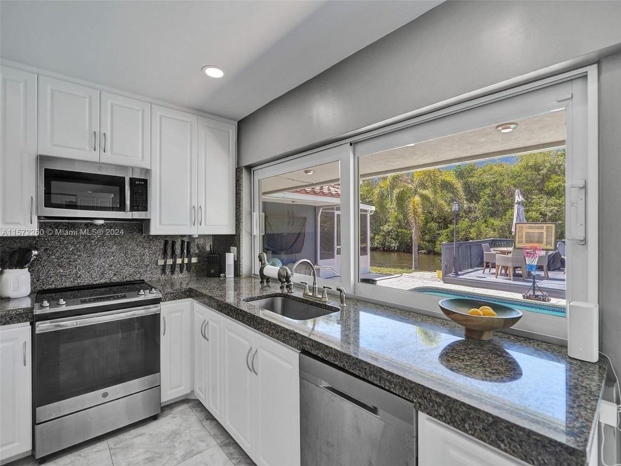 1740 Nw 36th Ct - Photo 2 of 20