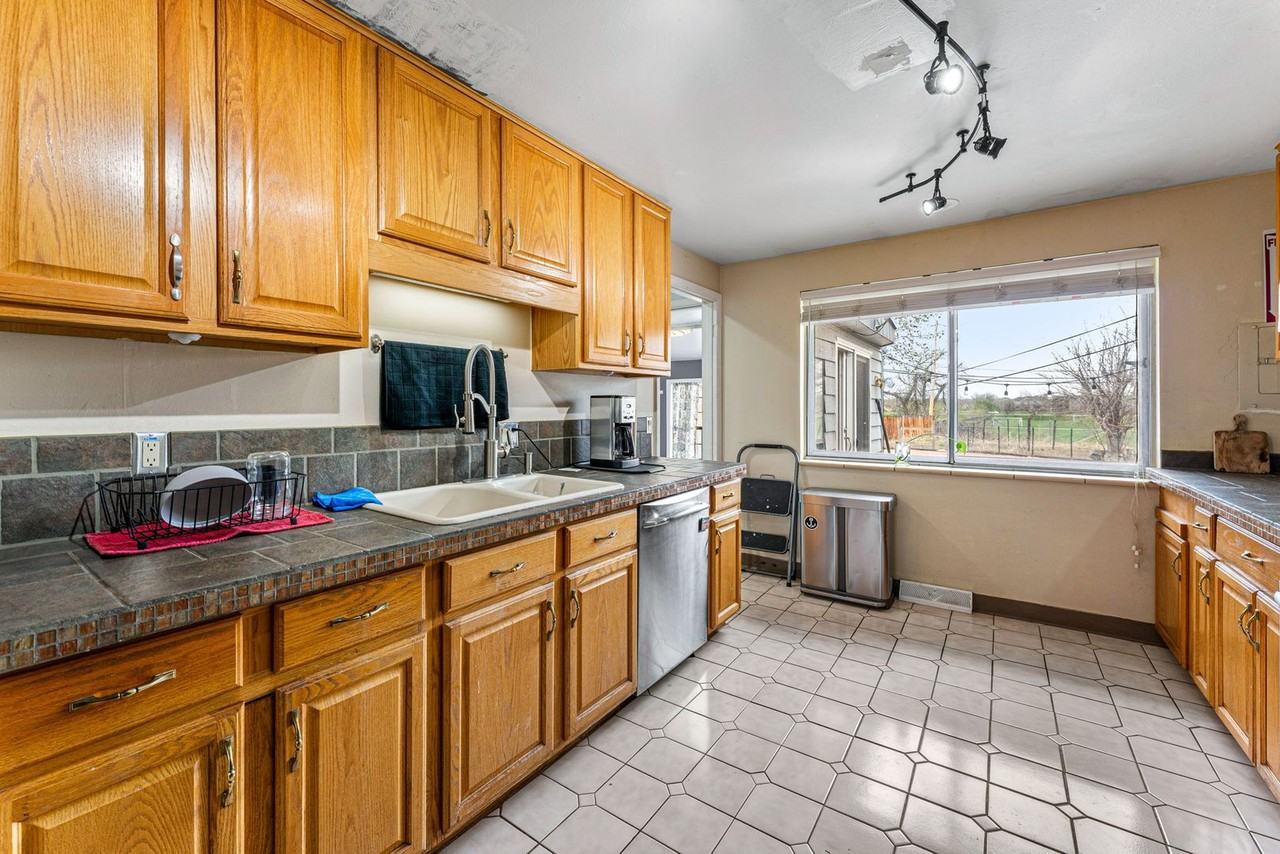 5710 S Julian St - Photo 7 of 24