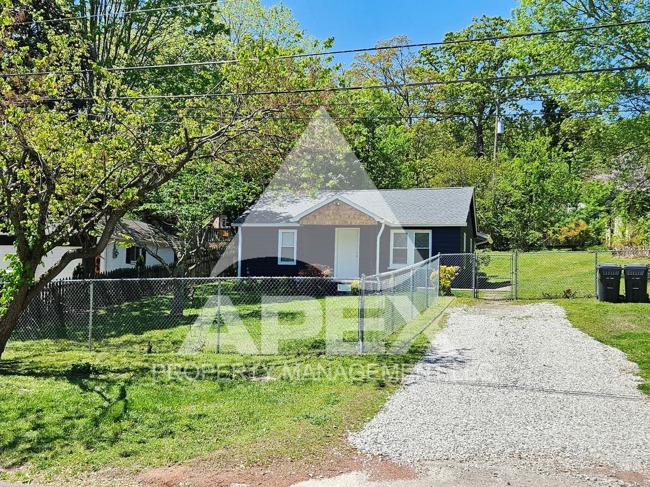 915 Forsythe St - Photo 4 of 22