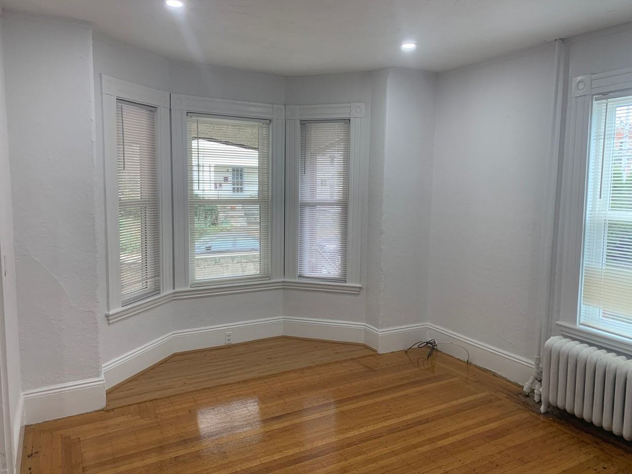 303 Summit Ave - Photo 3 of 21