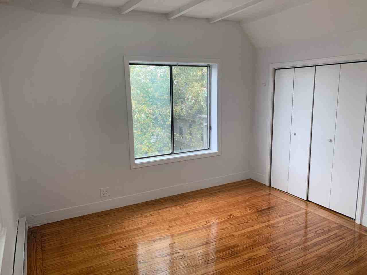 303 Summit Ave - Photo 7 of 21