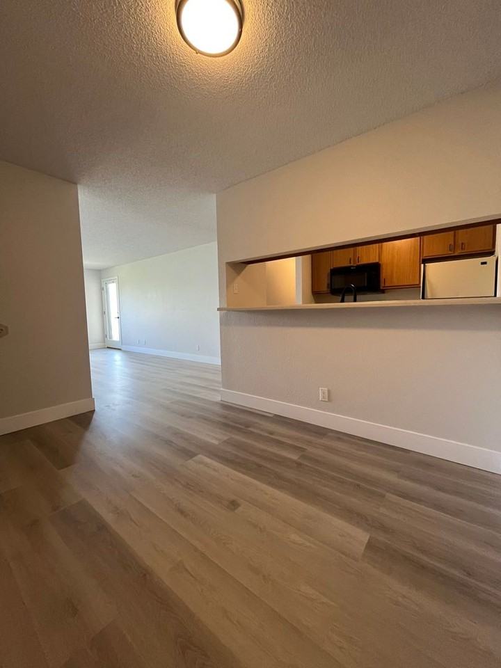 2380 N 44 - Photo 3 of 10