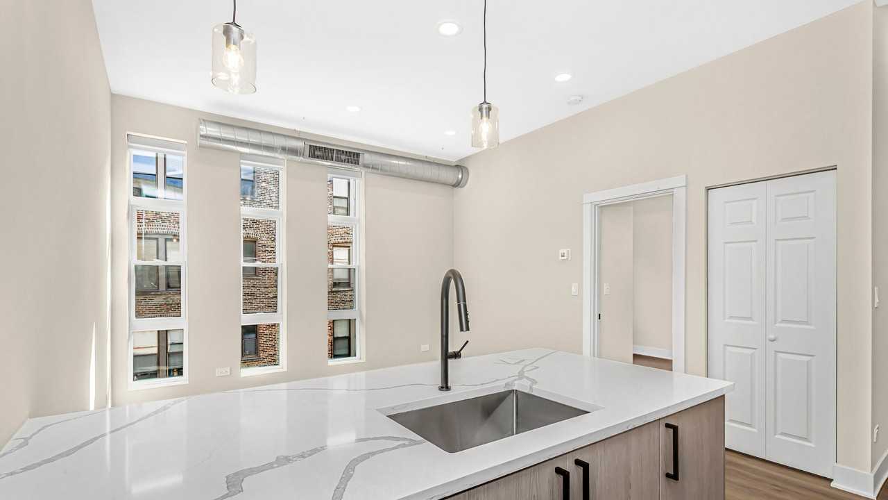 1218 W Lexington St - Photo 6 of 14