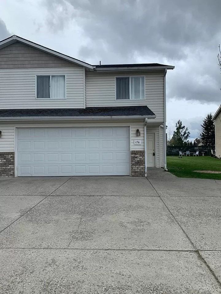 176 & 180 N Jadynn Court - Photo 3 of 21