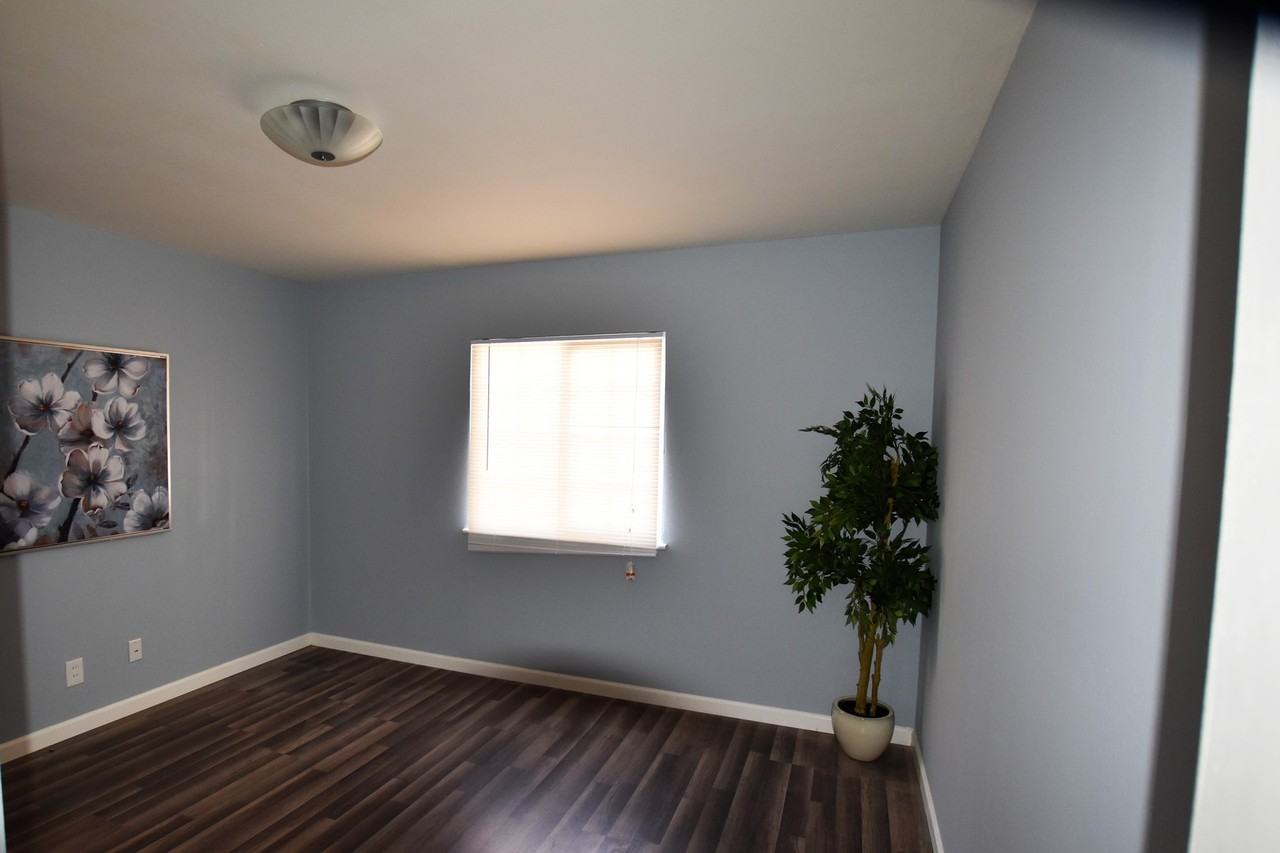 1019 Caldwell Ave - Photo 3 of 9
