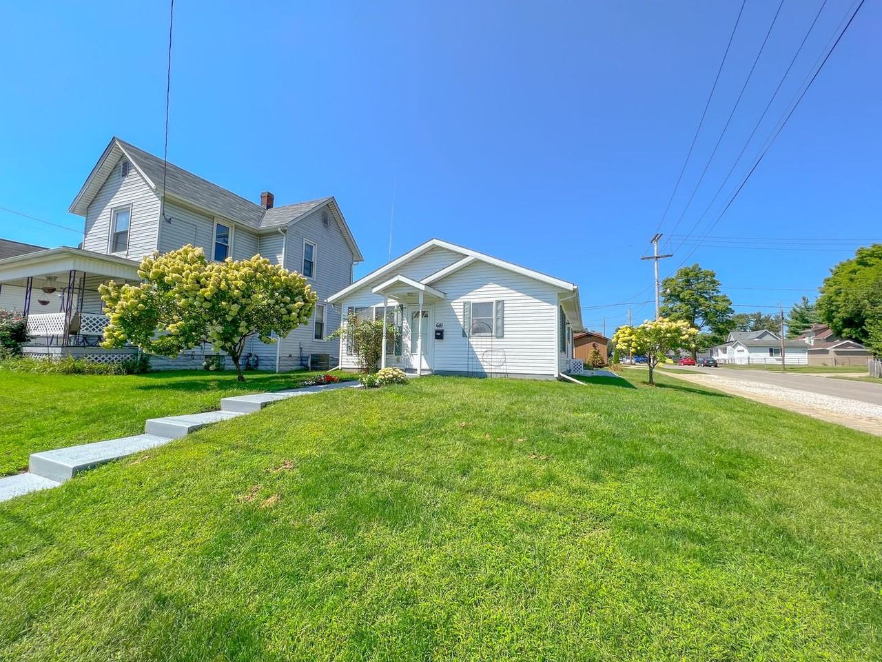 681 Maple Ave - Photo 3 of 46