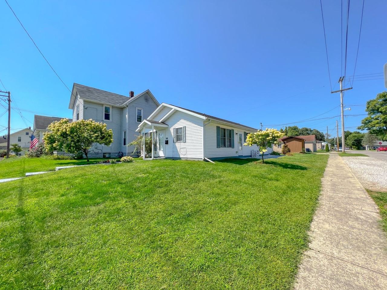 681 Maple Ave - Photo 4 of 46