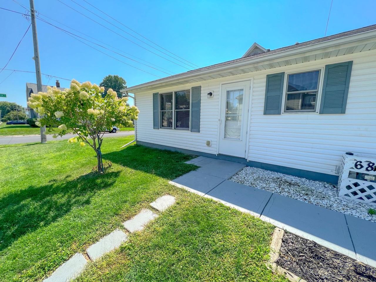 681 Maple Ave - Photo 7 of 46