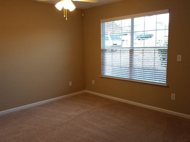 515 Kingsman Ln - Photo 3 of 14