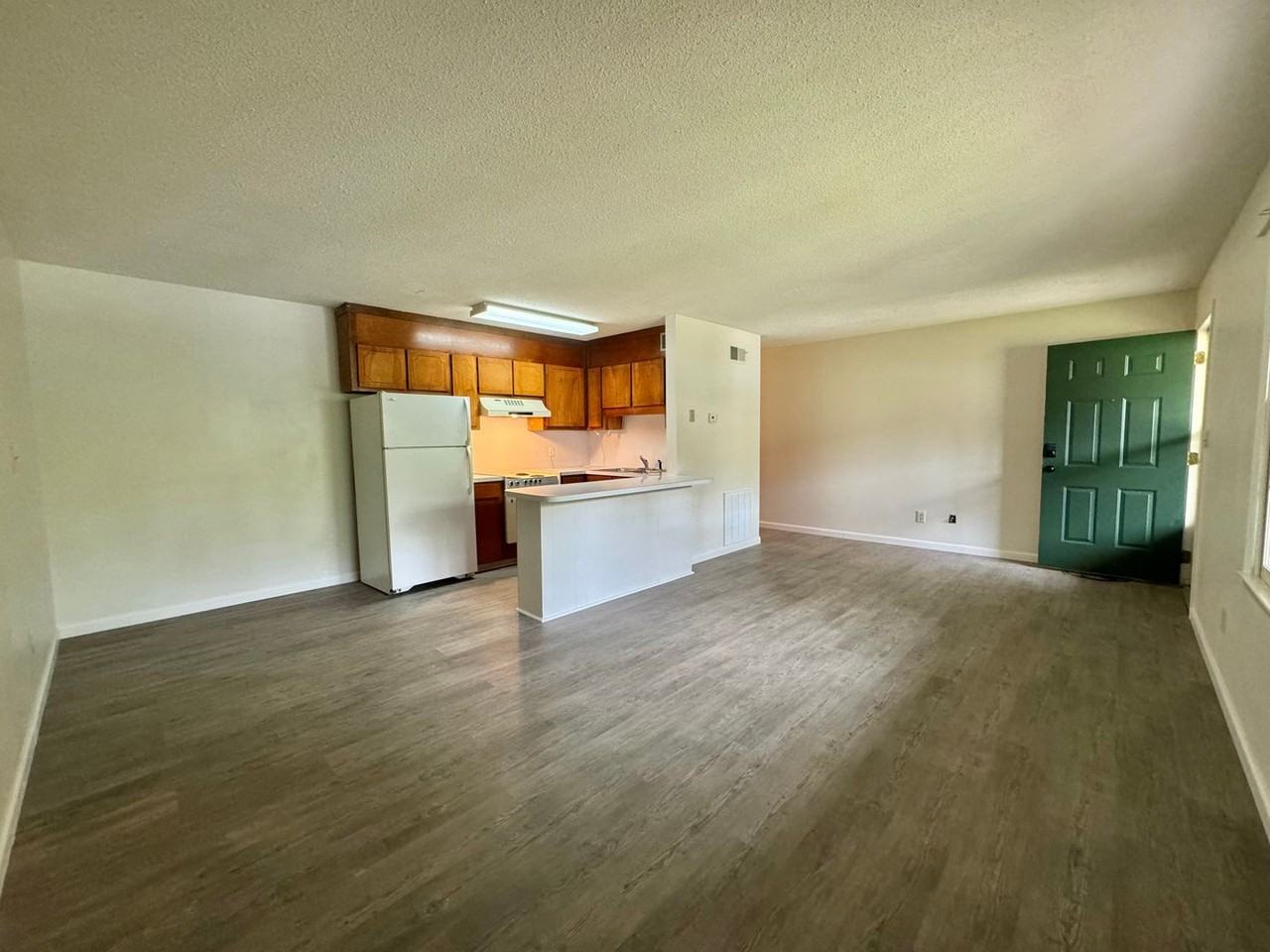 415 Cranbrook Ave Se - Photo 2 of 16