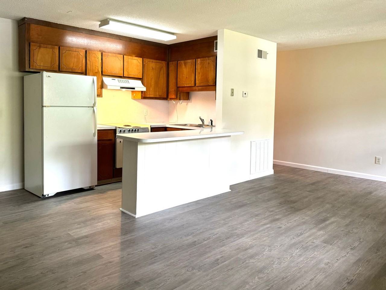 415 Cranbrook Ave Se - Photo 3 of 16