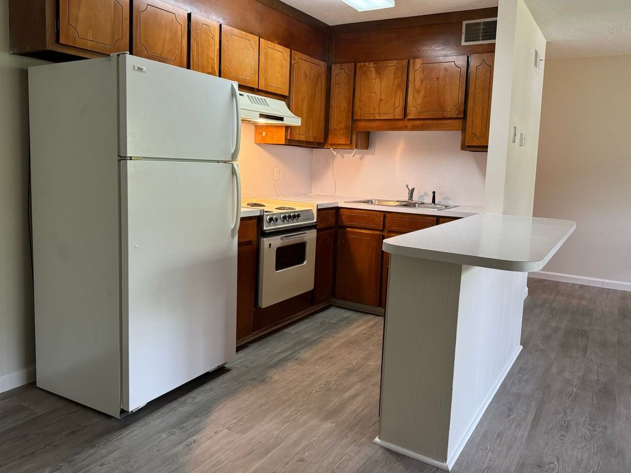 415 Cranbrook Ave Se - Photo 4 of 15