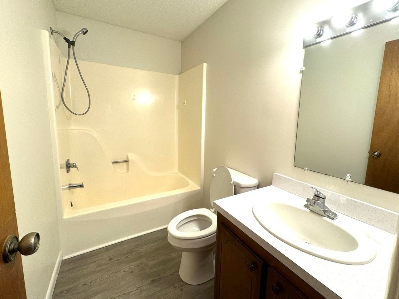415 Cranbrook Ave Se - Photo 7 of 15