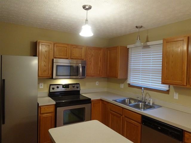 333 Rainswept Dr - Photo 3 of 6