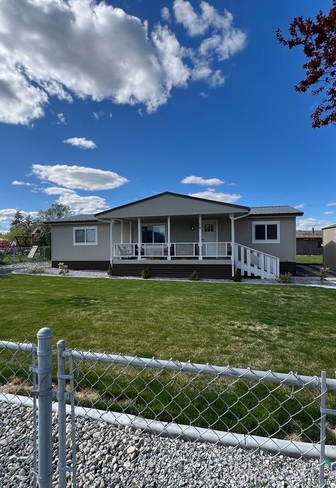 104 Adrian Ave Nw - Photo 2 of 12