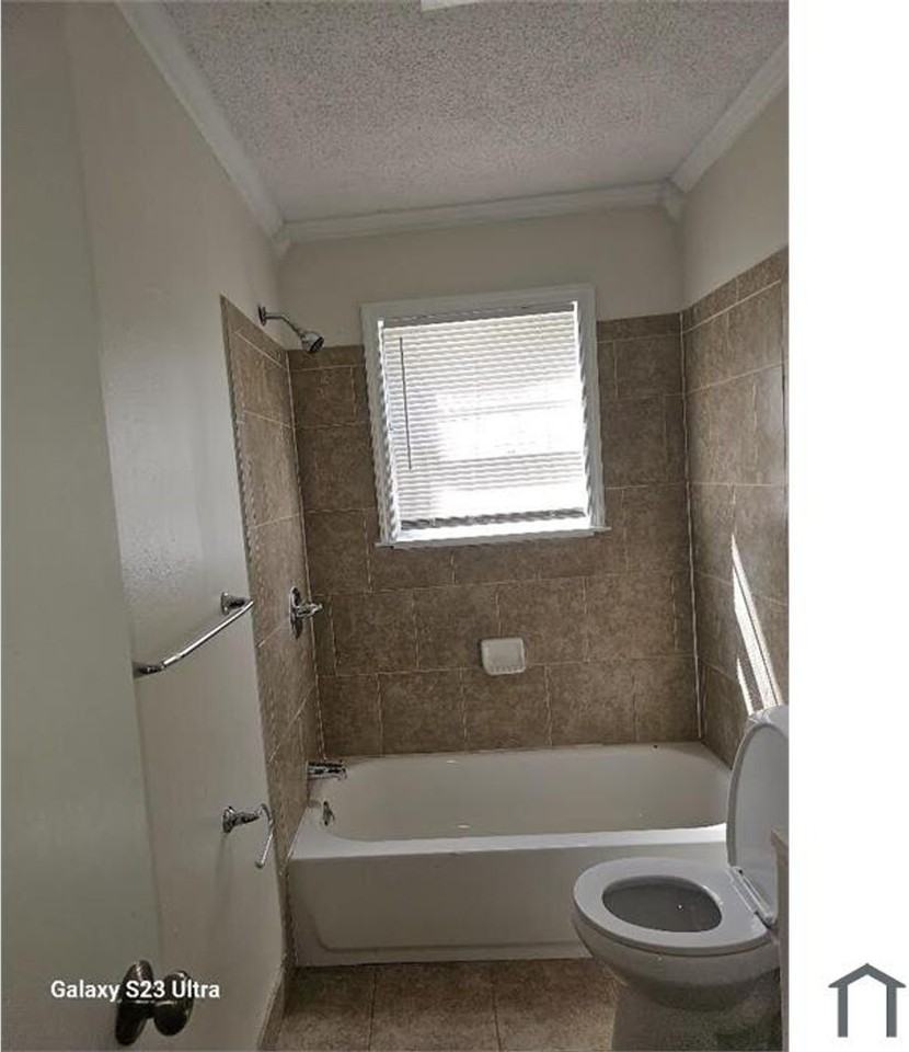 659 Pearce St - Photo 2 of 5