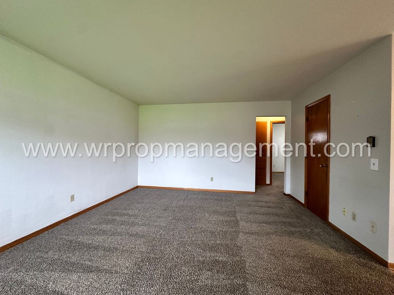 400 Stamm St - Photo 2 of 10