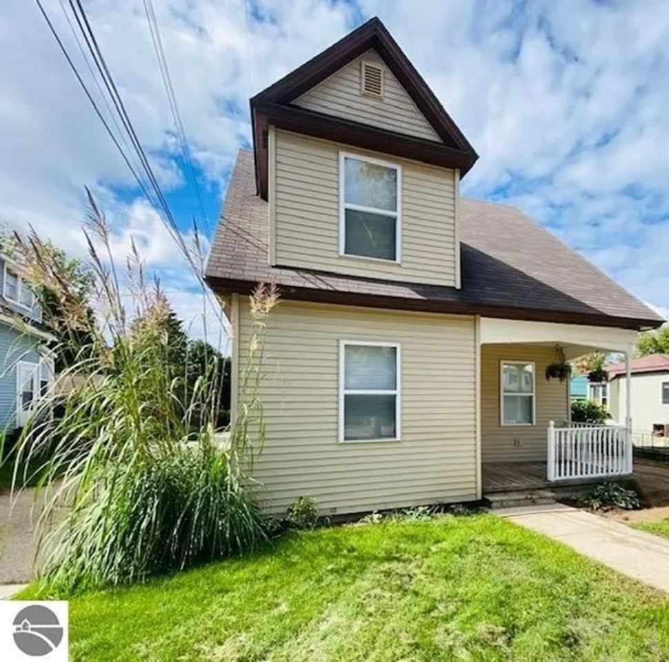 410 S Simon St - Photo 3 of 24