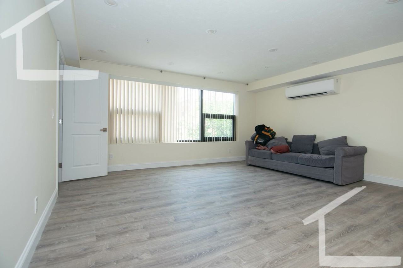 1020 Commonwealth Ave - Photo 2 of 10