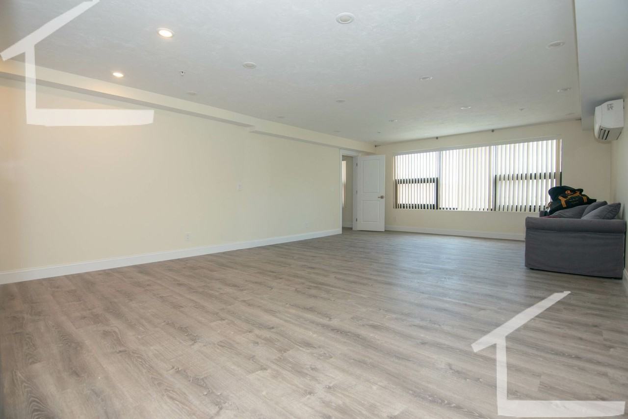 1020 Commonwealth Ave - Photo 5 of 10