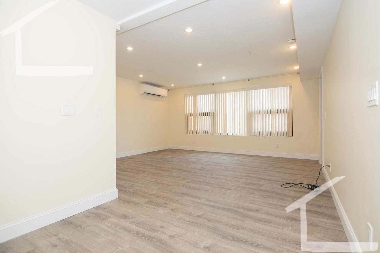 1020 Commonwealth Ave - Photo 6 of 10