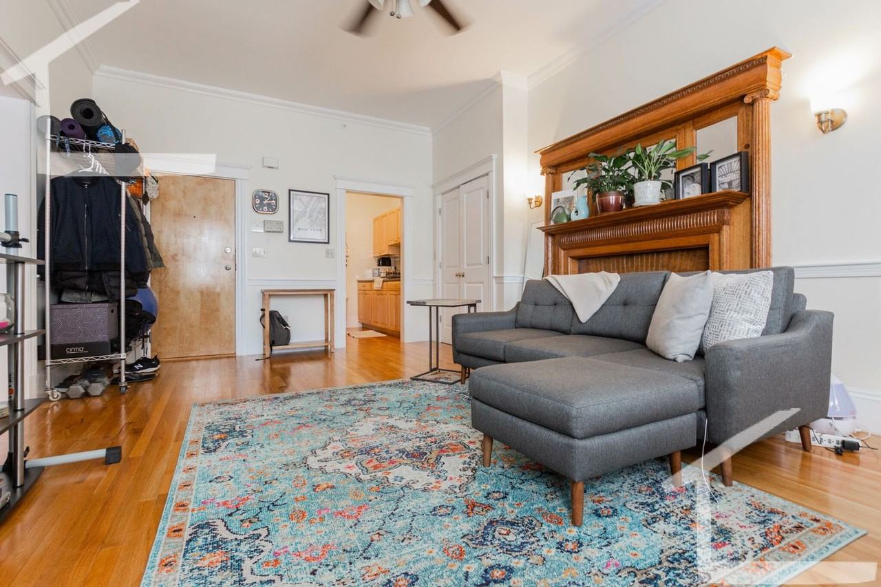 870 Beacon Street - Photo 4 of 9