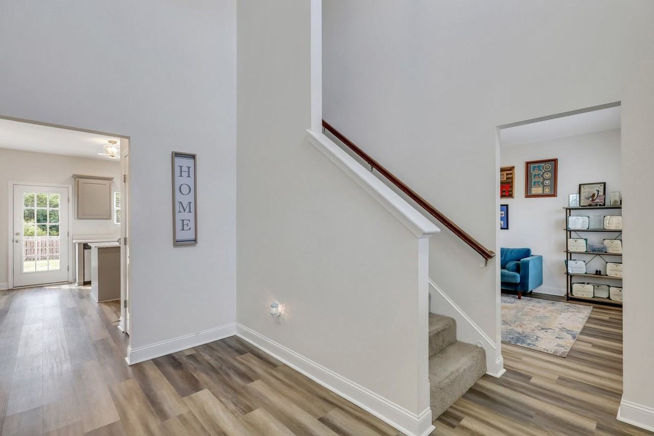 487 Meloney Dr - Photo 4 of 44