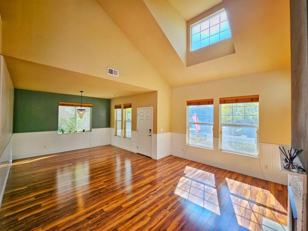 6630 Francis Ave Se - Photo 3 of 23