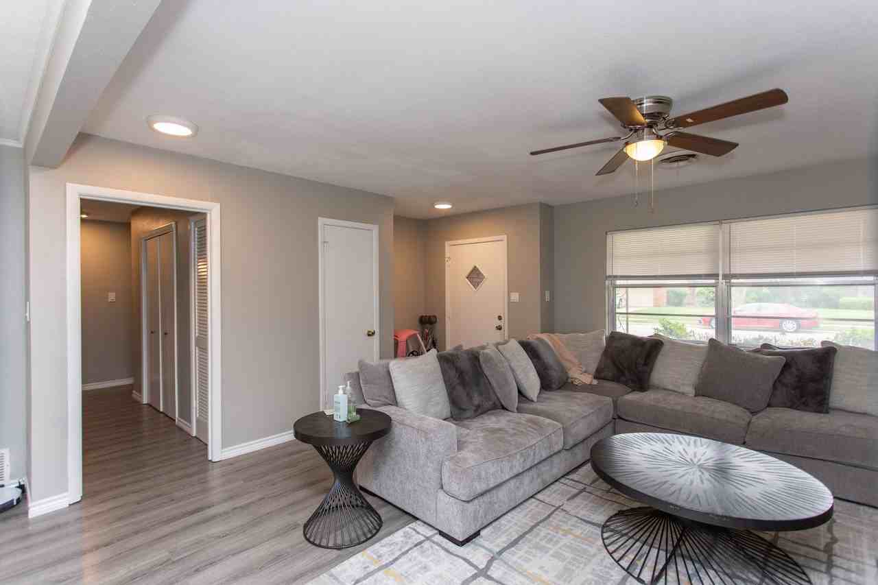 2811 Barrywood Dr - Photo 4 of 22