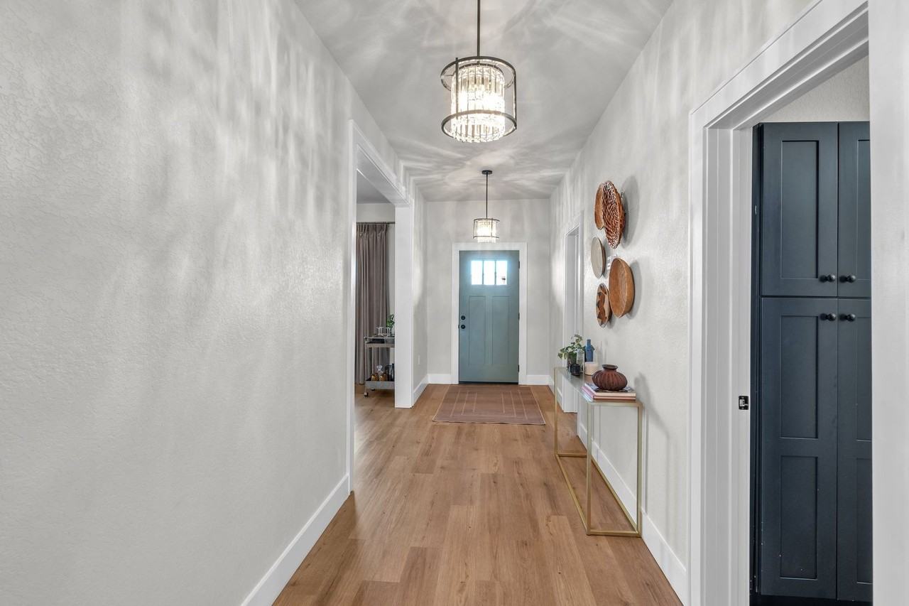 554 E Mitchell St - Photo 5 of 31