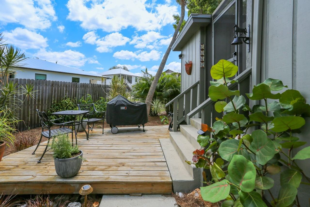 1042 Oak Forest Dr - Photo 4 of 36