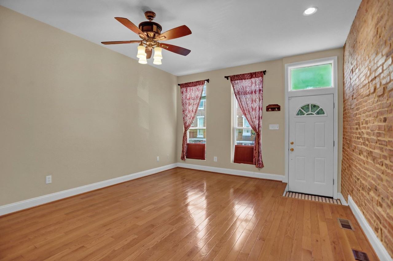 404 E Lorraine Ave - Photo 3 of 39