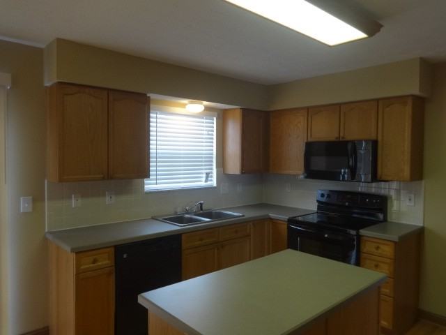 383 Clifden Ct - Photo 3 of 11