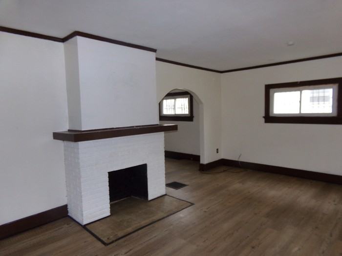 1904 Oakridge Dr - Photo 3 of 14