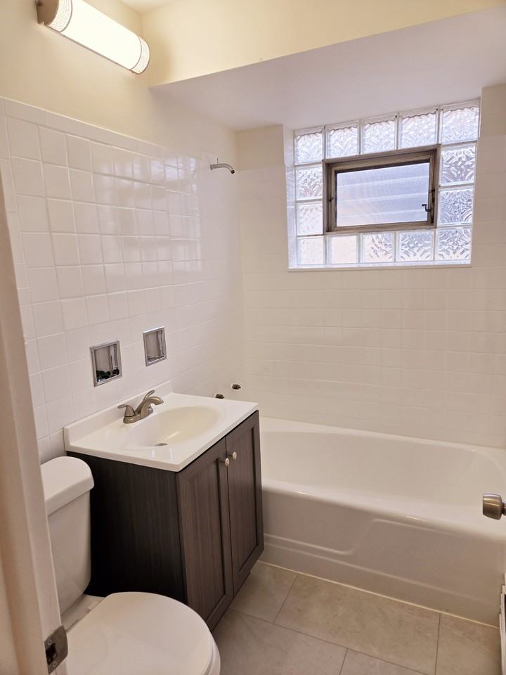 2714 N 74th Ct #1W - Photo 3 of 8
