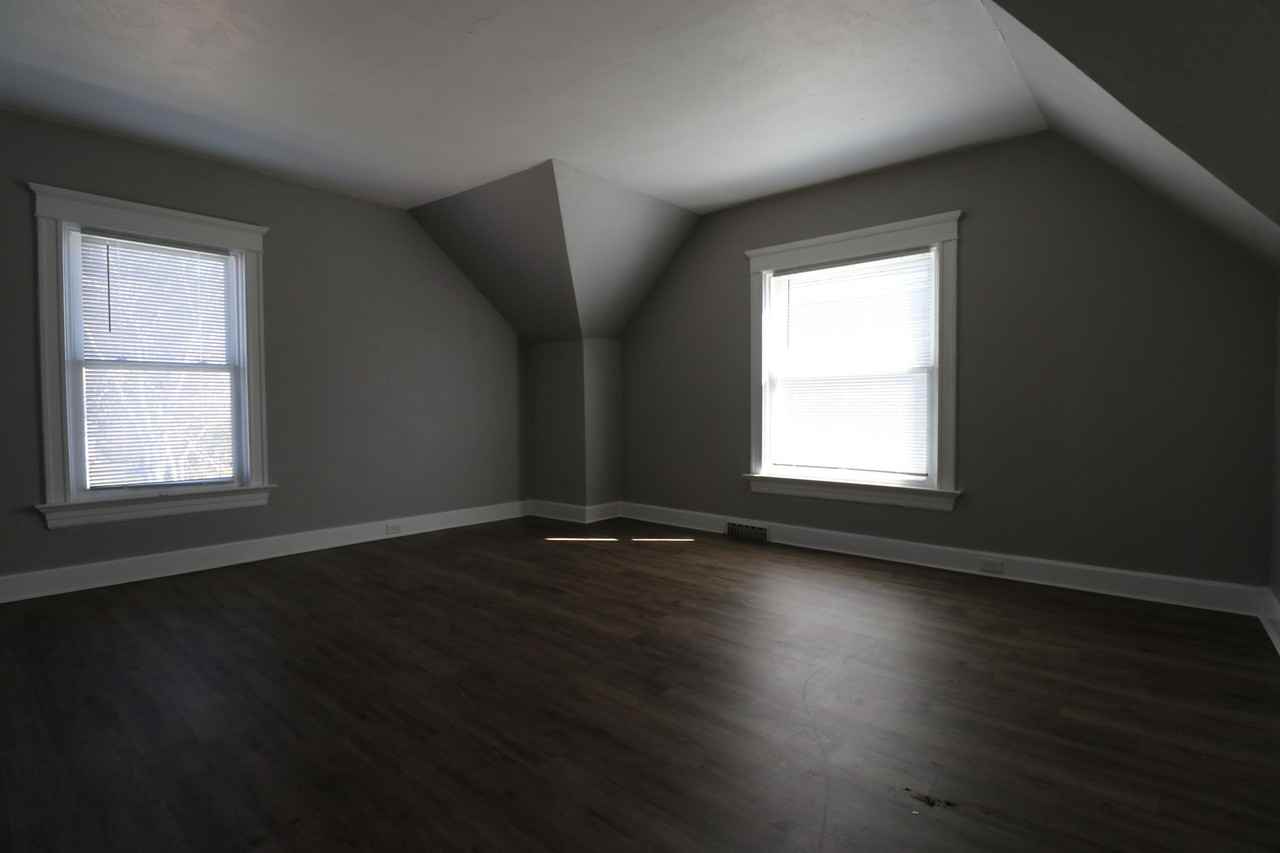 1702 S 10th St Uppr - Photo 3 of 11