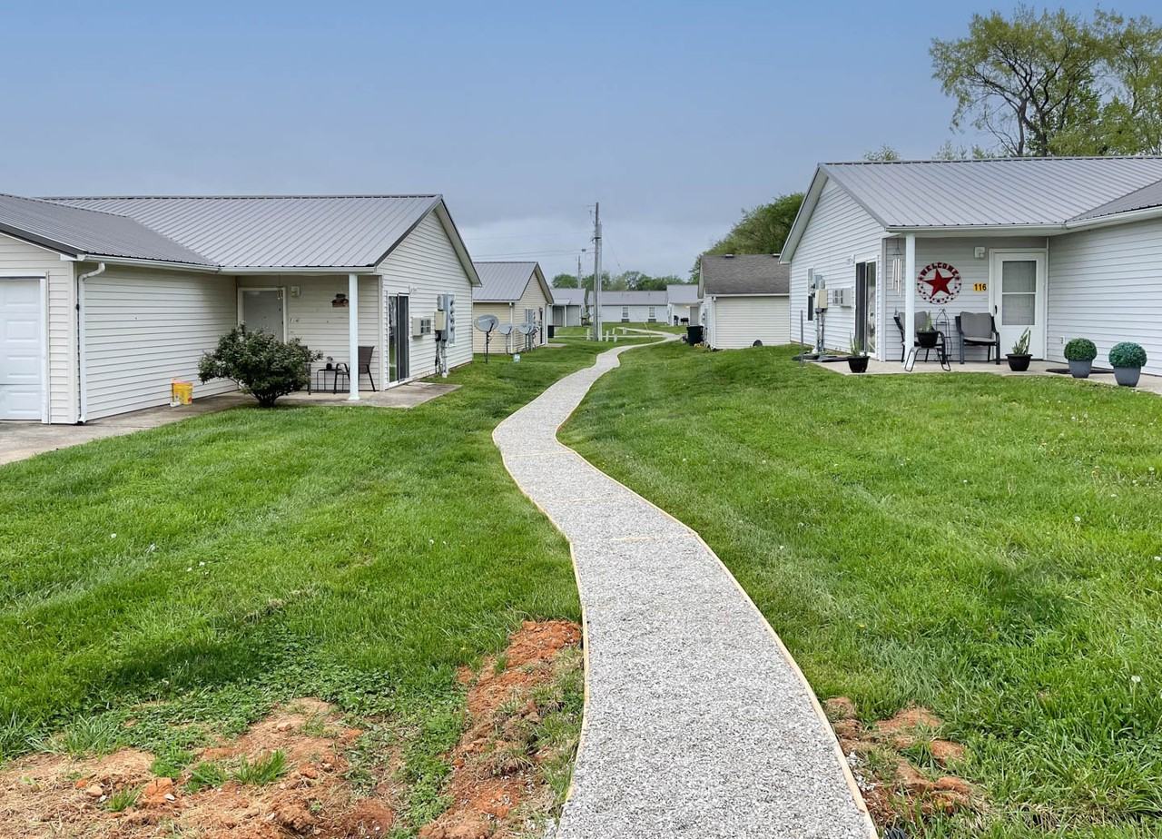 111 Sydne Ln - Photo 3 of 15