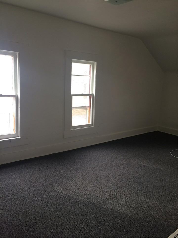 213 Cottage St - Photo 3 of 7