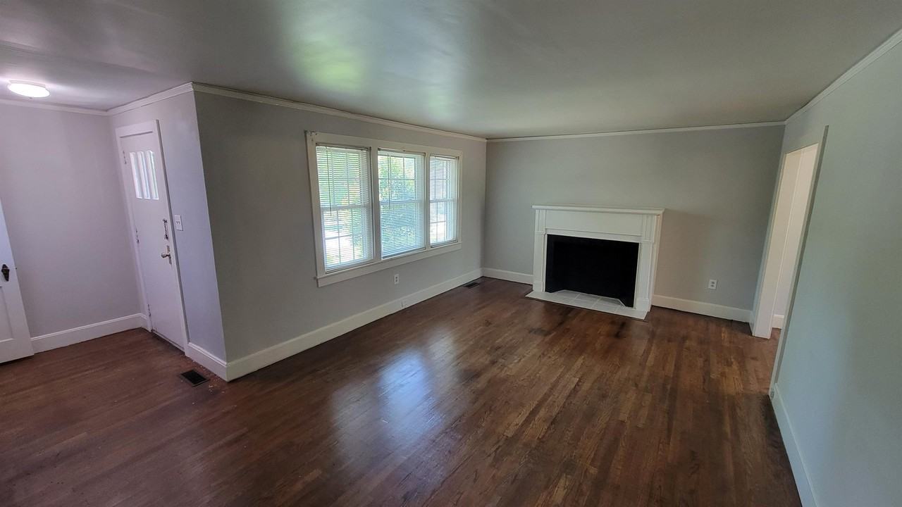 307 Jennings Ave #1 - Photo 3 of 12