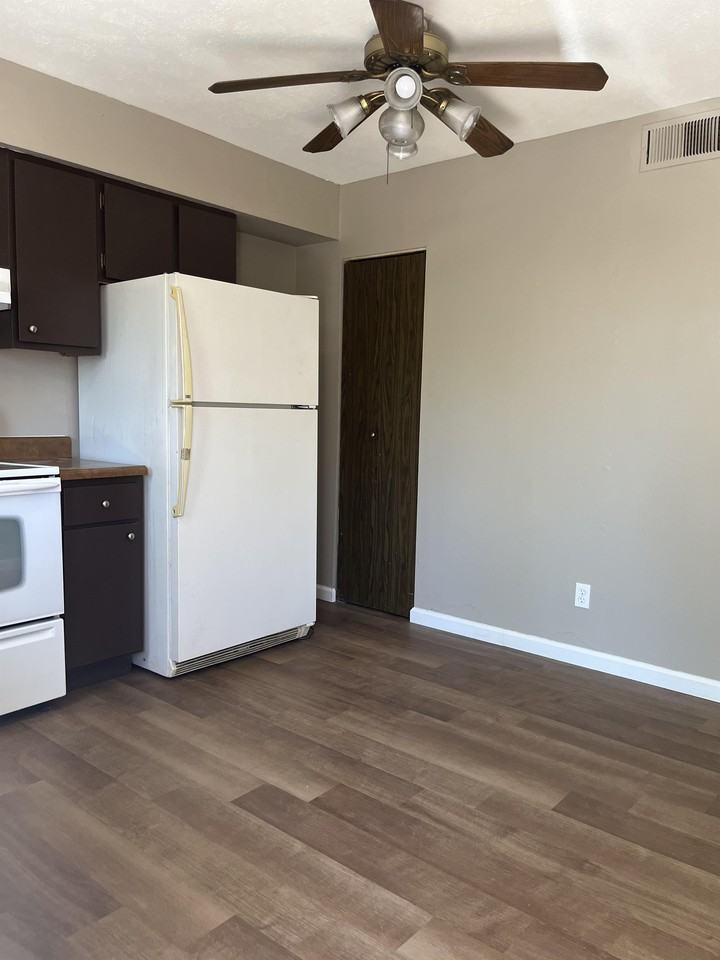 26 W Perry St #26 - Photo 2 of 28