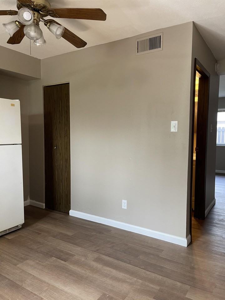 26 W Perry St #26 - Photo 3 of 28