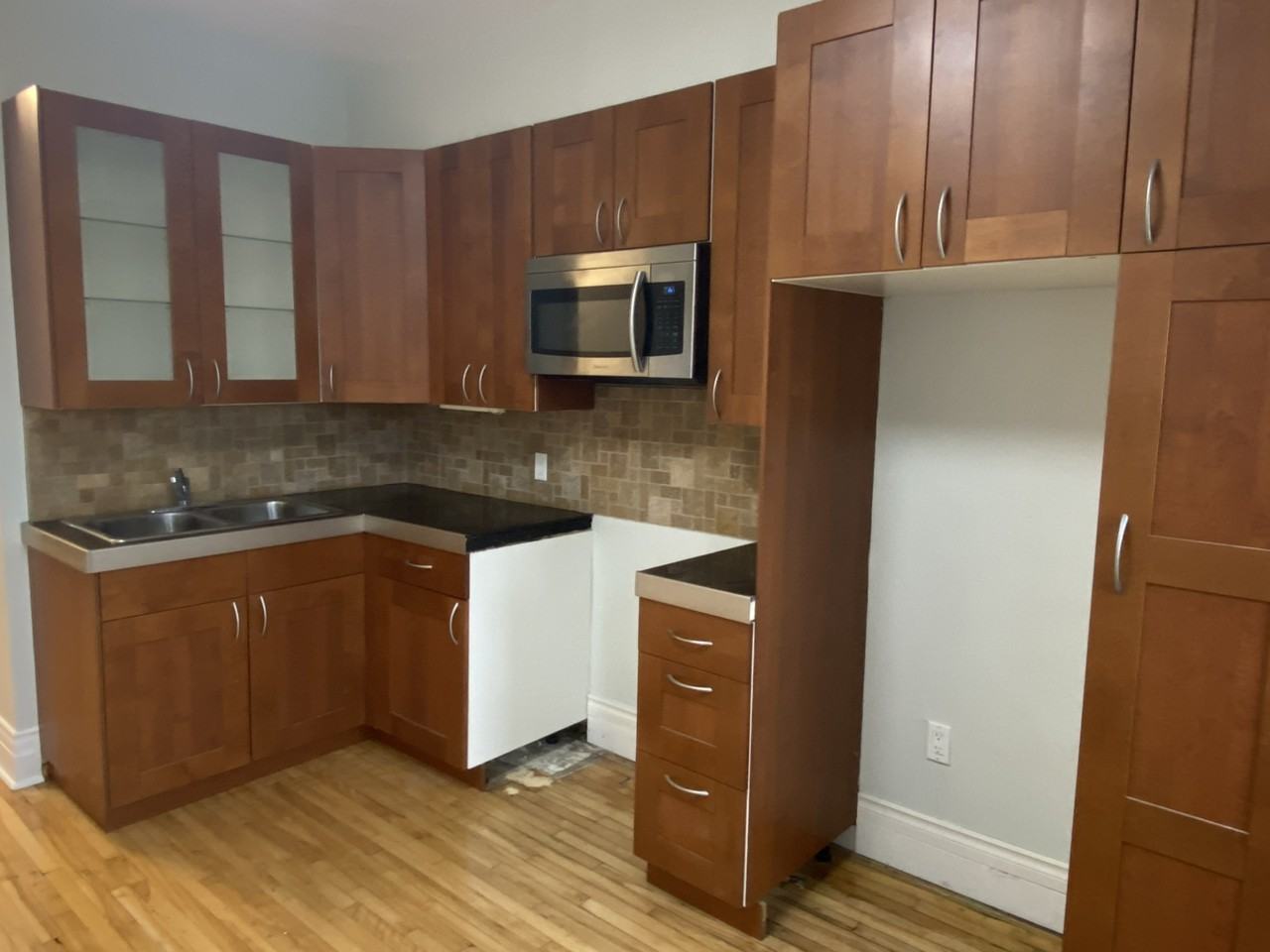 3416 Rue Evelyn - Photo 2 of 6